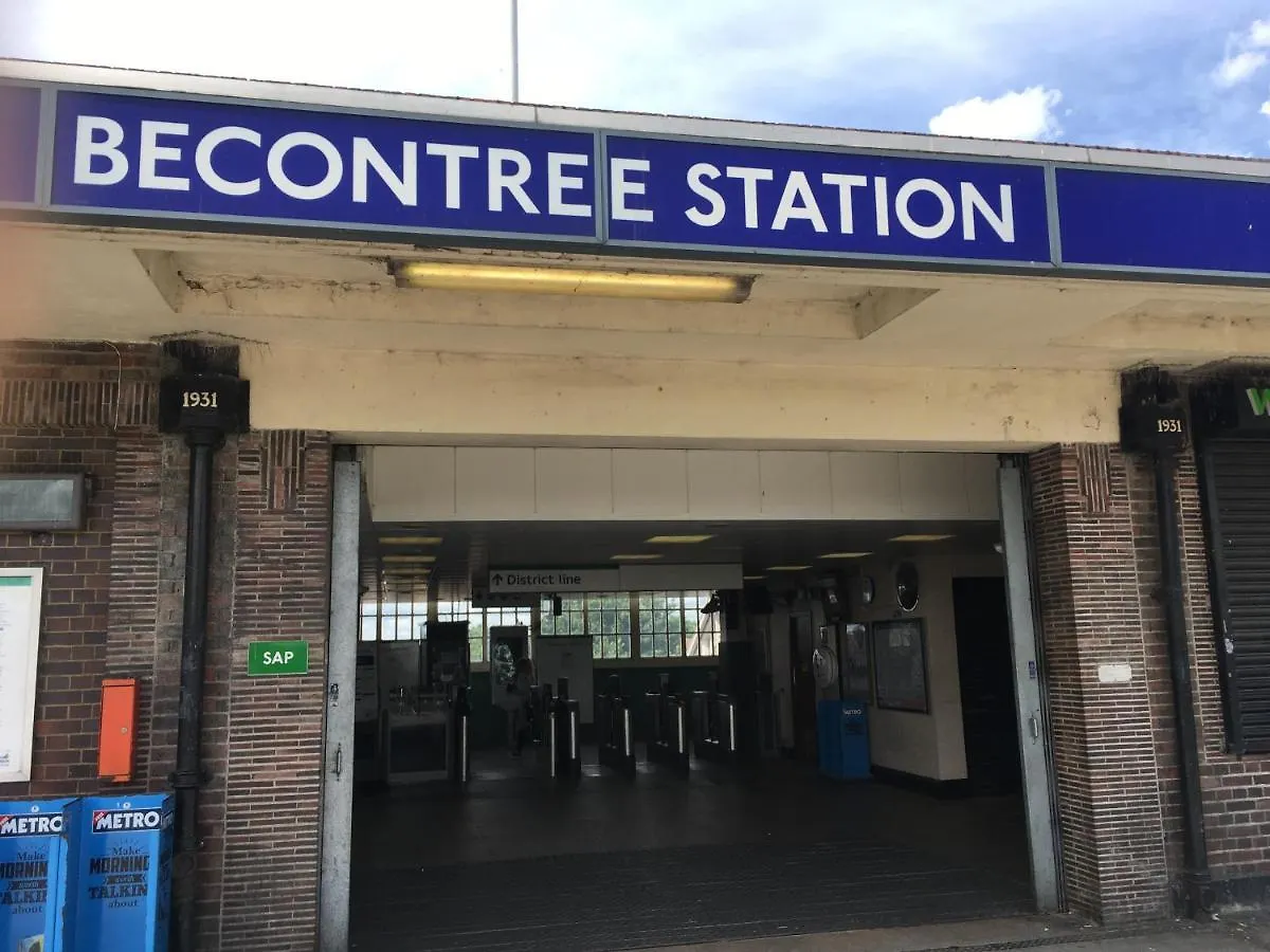 Becontreelodge Dagenham 0*,  United Kingdom