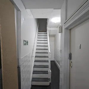 Inner-city - Basic Amenites Apartment Cardiff