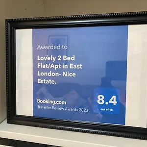 Lovely 2 Bed Flat/apt In East London- Estate. Apartment